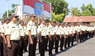Kapolres-Sumba-Timur-Tutup-Pendidikan-Dasar-Satpam-Gada-Pratama-Gelombang-XVII-Tahun-2025