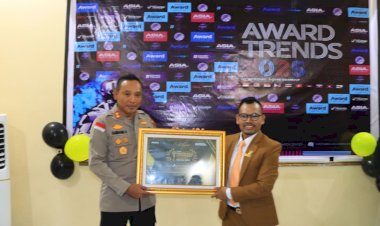 Seminar-Nasional-Peringati-Hari-Pahlawan-2025,-Kapolres-Sikka-Terima-Penghargaan-“Best-Inspiring-and-Visionary”-dari-Indonesia-Visionary-Leader