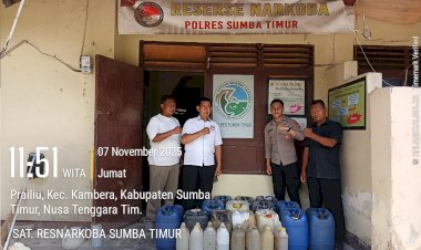 Ratusan-Liter-Pinaraci-Kembali-Diamankan,-Kapolres-Sumba-Timur-Tegaskan-Komitmen-Berantas-Peredaran-Miras-Lokal