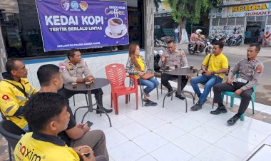 Polres-Sumba-Timur-Kembangkan-Inovasi-Humanis-“Kedai-Kopi-Tertib-Berlalu-Lintas