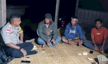 Giat-Sambang-Malam-di-Desa-Patamawai,-Polisi-Ingatkan-Pentingnya-Peran-Warga-dalam-Menjaga-Kamtibmas