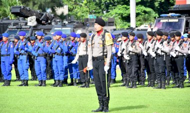 Wakapolda-NTT-Pimpin-Apel-Gelar-Pasukan-Operasi-Lilin-Turangga-2025,-Siap-Amankan-Natal-2025-dan-Tahun-Baru-2026