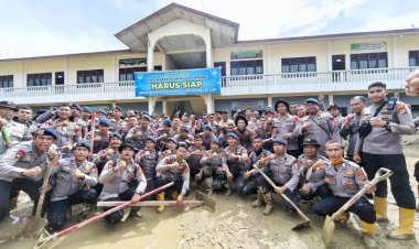 Kapolri-Tinjau-Aceh-Tamiang,-Targetkan-Sekolah-Bisa-Segera-Beroperasi