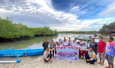 Perahu-Harapan-dari-Kapolda-NTT-untuk-Pelajar-Pesisir-Rote-Ndao