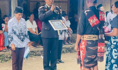 Kapolsek-Pandawai-Pimpin-Upacara-Pemakaman-Kedinasan-Guru-SMPN-I-Pandawai