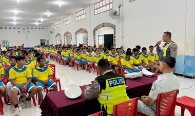 Satlantas-Polres-Sumba-Timur-Sosialisasikan-Tertib-Berlalu-Lintas-dan-Aktifkan-PKS-di-SMAK-Andaluri