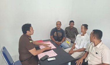 Polsek-Pandawai-Serahkan-Tersangka-Kasus-Dugaan-Pembunuhan-ke-Kejaksaan-Negeri-Sumba-Timur