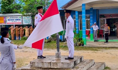 Pimpin-Upacara-di-SMA-Negeri-1-Kambera,-Kasat-Samapta-Polres-Sumba-Timur -Sampaikan-Edukasi-Penting-untuk-Generasi-Muda