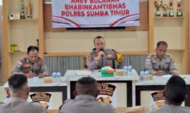 Wakapolres-Sumba-Timur-Tekankan-Disiplin-dan-Semangat-Pelayanan-dalam-Anev-Bhabinkamtibmas