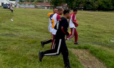 Jaga-Kebugaran-Fisik,-Personel-Polres-Sumba-Timur-Ikuti-Tes-Kesamaptaan-Jasmani