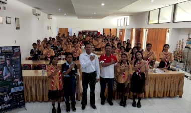 Polres-Sumba-Timur-Gencarkan-Sosialisasi-“Pelajar-Hebat,-Tanpa-Narkoba”-di-SMAN-2-Waingapu