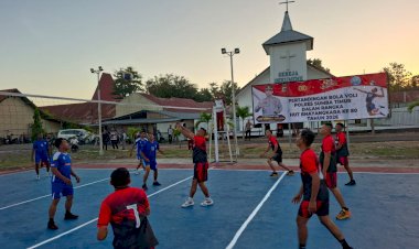 Kapolres-Sumba-Timur-Resmi-Buka-Turnamen-Volly-Ball-Kapolres-Cup-Sambut-Hari-Bhayangkara-ke-80