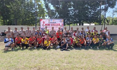 Kapolres-Sumba-Timur-Buka-Turnamen-Mini-Soccer-Kapolres-Cup-Sambut-Hari-Bhayangkara-ke-80