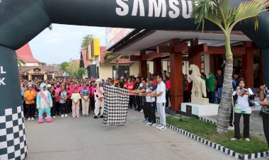 Polres-Sumba-Timur-Perkuat-Sinergitas-Melalui-Olahraga-Bersama-Peringati-Hari-Bhayangkara-ke-80
