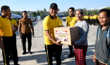 Apel-Akbar-Bersih-Pantai-Warnai-Peringatan-HUT-Bhayangkara-ke-80,-Polda-NTT-Ajak-Masyarakat-Jaga-Kelestarian-Lingkungan