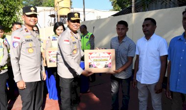 Kapolda-NTT-Bagikan-100-Paket-Sembako,-Wujud-Kepedulian-Polri-kepada-Masyarakat-di-HUT-Bhayangkara-ke-80