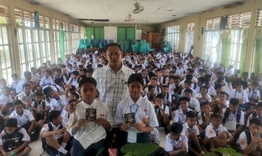 Cegah-Penyalahgunaan-Narkoba-Sejak-Dini,-Satresnarkoba-Polres-Sumba-Timur-Berikan-Penyuluhan-kepada-Pelajar