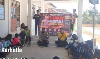Bekali-Generasi-Muda,-Bhabinkamtibmas-Hanggaroru-Sosialisasikan-Bahaya-Karhutla