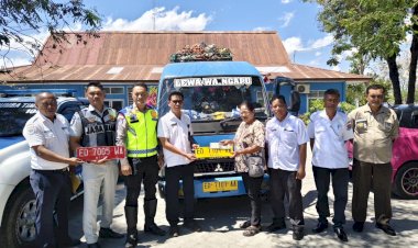 Satlantas-Polres-Sumba-Timur-Bersama-Jasa-Raharja-dan-Dishub-Tertibkan-Angkutan-Hibah