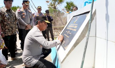 Disambut-Tangis-Haru-Masyarakat-Desa-Benu-Takari,-Kapolda-NTT-Resmikan-Sumur-Bor-di-Desa-Benu