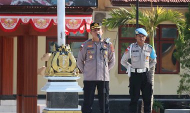 Apel-Jam-Pimpinan,-Kapolres-Sumba-Timur-Tekankan-Disiplin-sebagai-Kunci-Pelaksanaan-Tugas