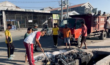 Wujudkan-Lingkungan-Bersih-dan-Sehat,-Polres-Sumba-Timur-Dukung-Gerakan-Jumat-Bersih