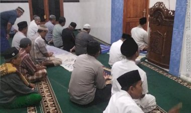 Polres-Sumba-Timur-Perkuat-Kedekatan-dengan-Masyarakat-melalui-Sholat-Subuh-Keliling