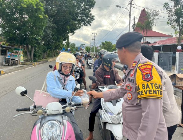Polres Sumba Timur Gelar Pembagian Takjil di Bulan Suci Ramadhan 1447 H, Tingkatkan Kepedulian dan Silaturahmi