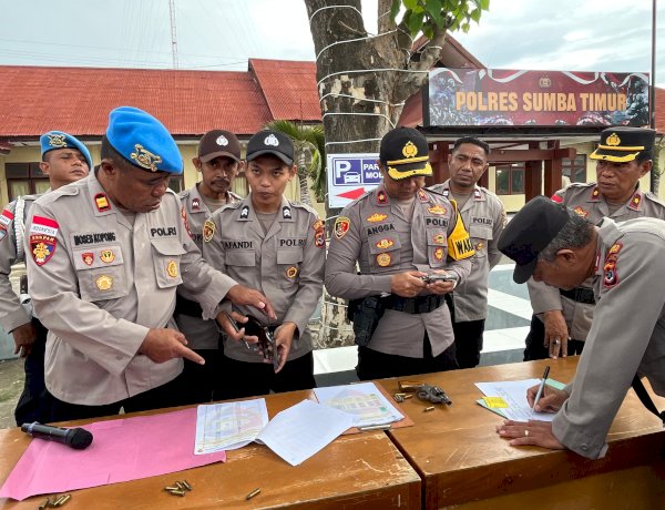 Tingkatkan Disiplin Anggota, Polres Sumba Timur Gelar Pemeriksaan Senpi Dinas