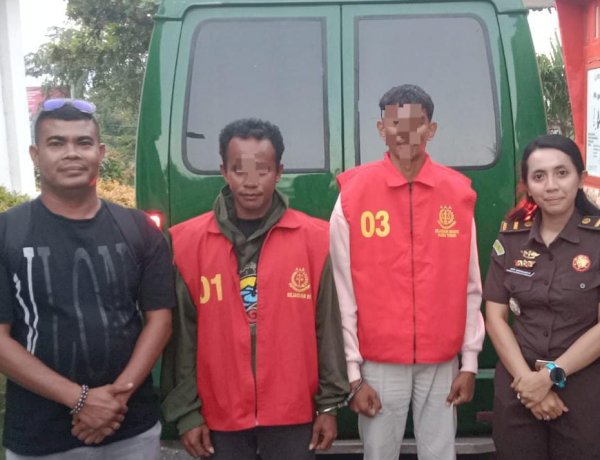 Aksi Lempar Rumah Berujung Hukum: Dua Tersangka di Sumba Timur Dilimpahkan ke Kejaksaan