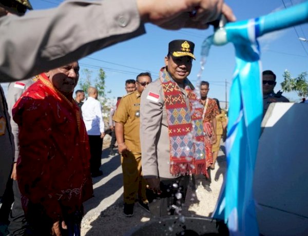 Kapolda NTT Resmikan 6 Titik Sumur Bor dan Salurkan Bantuan Sosial di Kota Kupang, Wujud Nyata “Polda NTT Penuh Kasih” pada Hari Bhayangkara ke-80