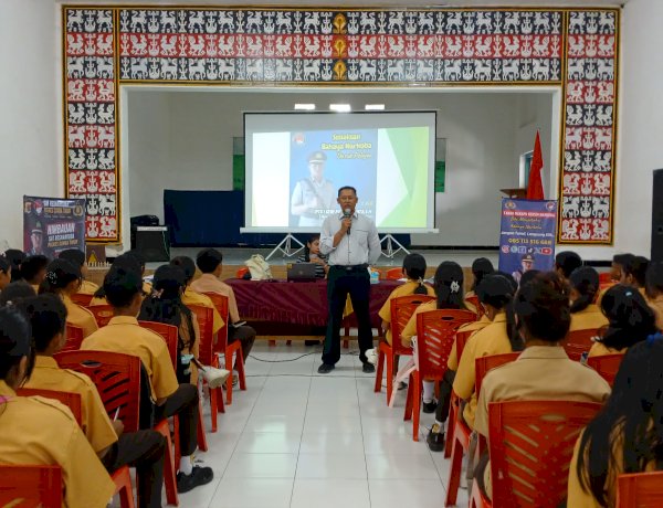 Satresnarkoba Polres Sumba Timur Edukasi Ratusan Pelajar SMA Katolik Andaluri tentang Bahaya Narkoba
