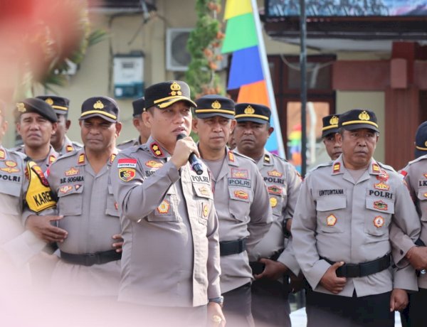 Apel Jam Pimpinan Terakhir, Kapolres Sumba Timur Titip Pesan Jaga Kekompakan dan Semangat JAYA