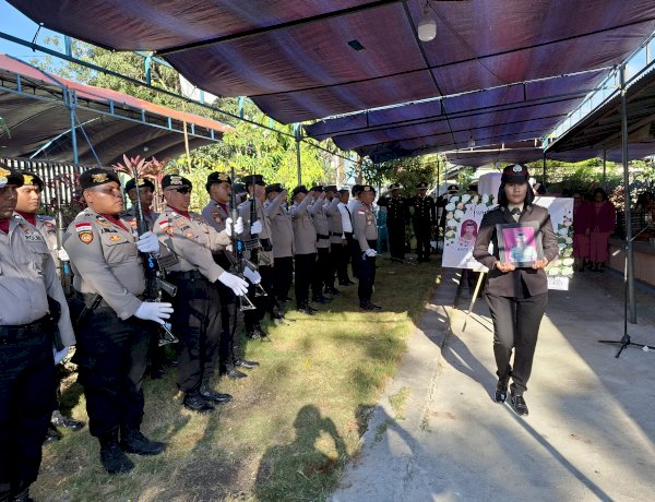 Upacara Kedinasan, Polres Sumba Timur Berikan Penghormatan Terakhir kepada Pelda (Purn.) Saul Djokaho