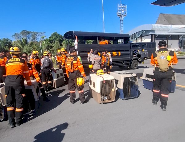 Misi Kemanusiaan Gempa Flores, Personel Mabes Polri dan 10 K-9 Tiba di Ngada
