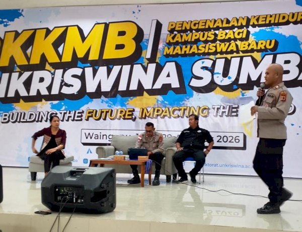 Perkuat Karakter Kebangsaan, Polres Sumba Timur Hadir di PKKMB Unkriswina Sumba