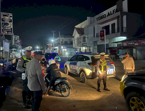 Jaga Kamtibmas, Polres Sumba Timur Gelar Patroli di Sejumlah Wilayah Kota Waingapu