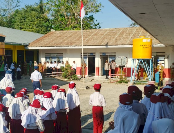 Jadi Irup di Sekolah, Kasat Binmas Polres Sumba Timur Sampaikan Pesan Penting