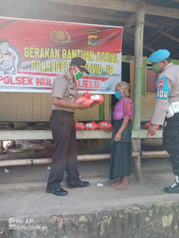 3 Desa di Kecamatan Wula Waijelu Dapat Bansos Polri