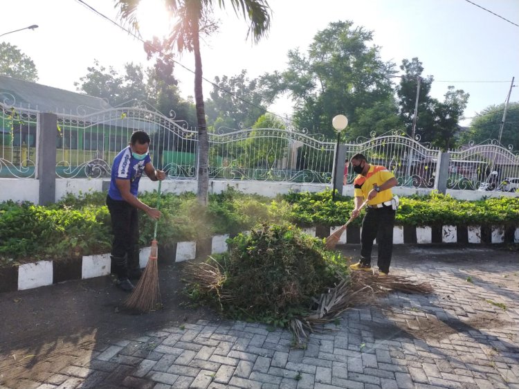 Jelang Perayaan Hari Bhayangkara ke 74, Polres Sumba Timur Bersih-bersih Rumah Ibadah