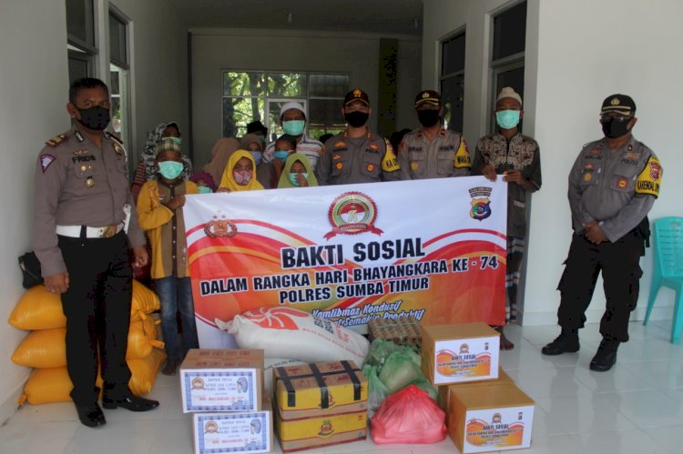 Polres Sumba Timur Sambangi 3 Panti Asuhan Dalam Rangka Hari Bhayangkara ke 74