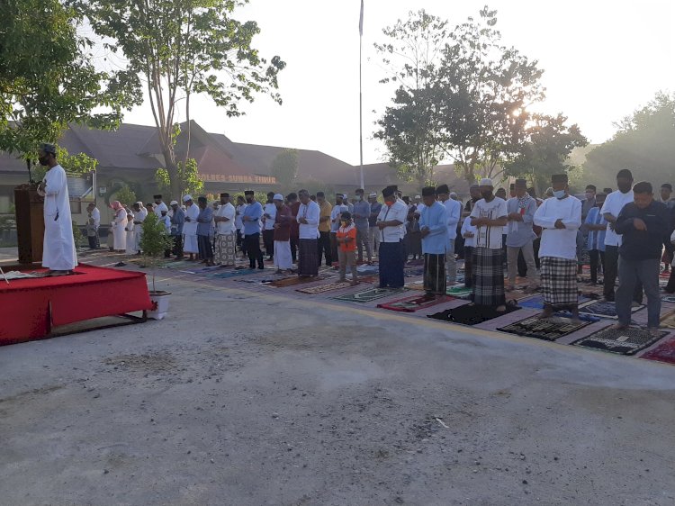 Terapakan Protokol Kesehatan, Polres Sumba Timur Gelar Sholat Idul Adha