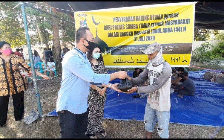 Idul Adha 2020, Polres Sumba Timur Salurkan Hewan Kurban Kepada Warga