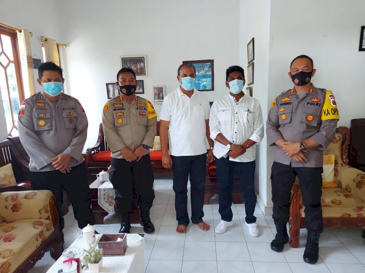 Pamatwil Sumba Timur dan Kapolres Sambangi Tempat Kediaman Paslon Bupati Paket SEHATI