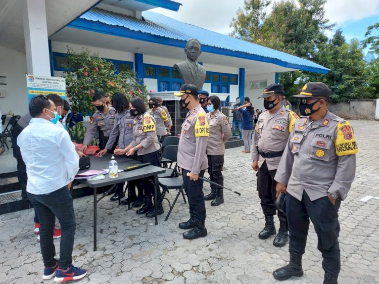 Polres Sumba Timur Sterilisasi Lokasi Rapat Pleno Tingkat Kabupaten