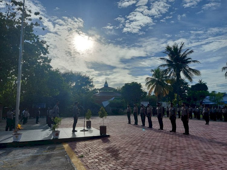 76 Anggota Polres Sumba Timur Dapat Kenaikan Pangkat Setingkat Lebih Tinggi