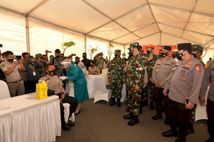 Panglima TNI dan Kapolri Tinjau Langsung Pelaksanaan Vaknisasi Prajurit TNI-Polri di Polda Kepri