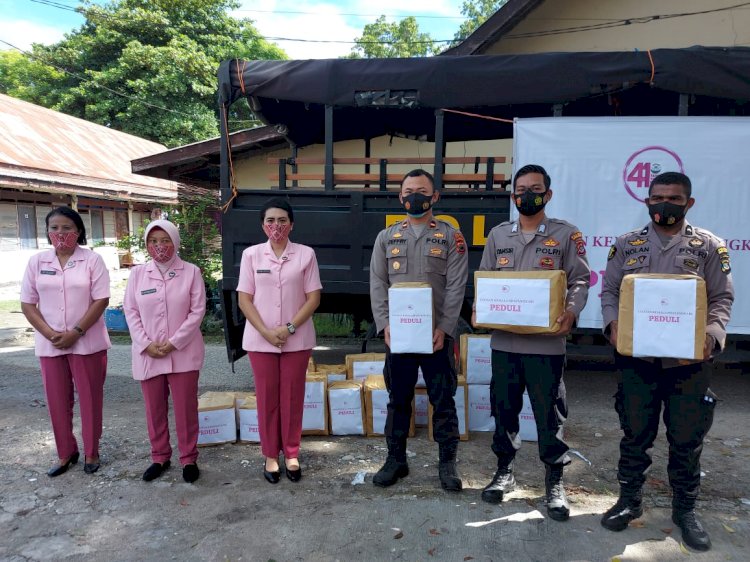 Peringati Hari Jadi YKB ke 41, Bhayangkari Sumba Timur Salurkan Bantun Kepada Warga Terdampak Banjir