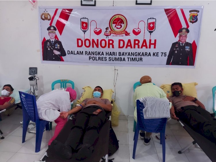 Peringati Hari Bhayangkara ke 75, Polres Sumba Timur 100 Kantong Darah Untuk Kemanusian