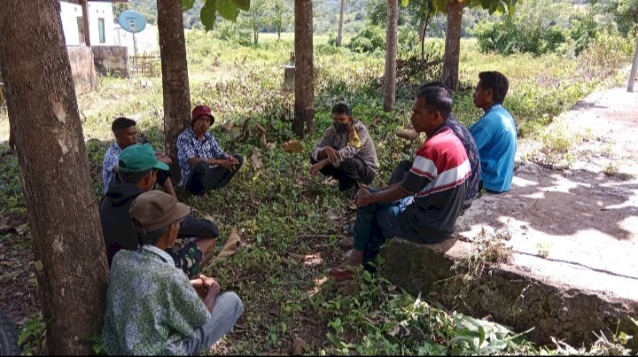 Bhabin terus imbau warga jaga kamtibmas dan patuhi prokes.